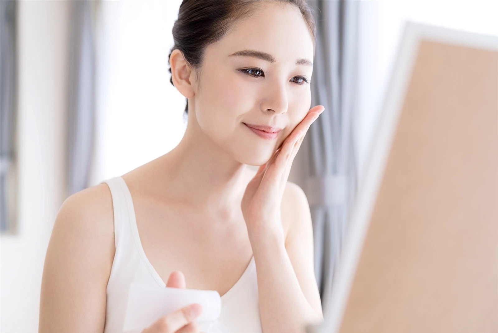 Persimmon Leaf Extract Powder Persimmon leaf fruit acid is mainly used in the cosmetics industry the main function is to remove freckles and whiten